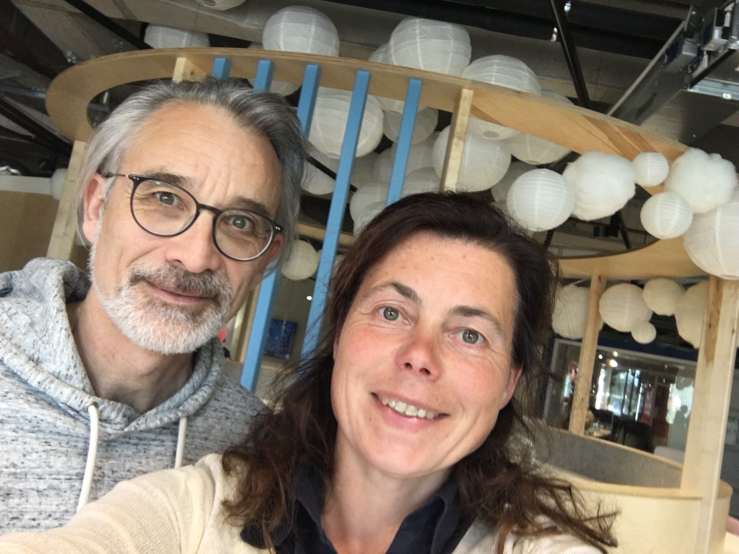 Dirk Wolf und Melanie Cronshagen, Moderatoren des BNE-Podcasts Die Machbar